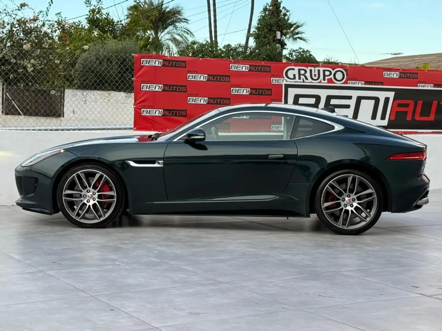 Jaguar F-Type Coupé 5.0 V8 R Aut. 550 Grün - 2