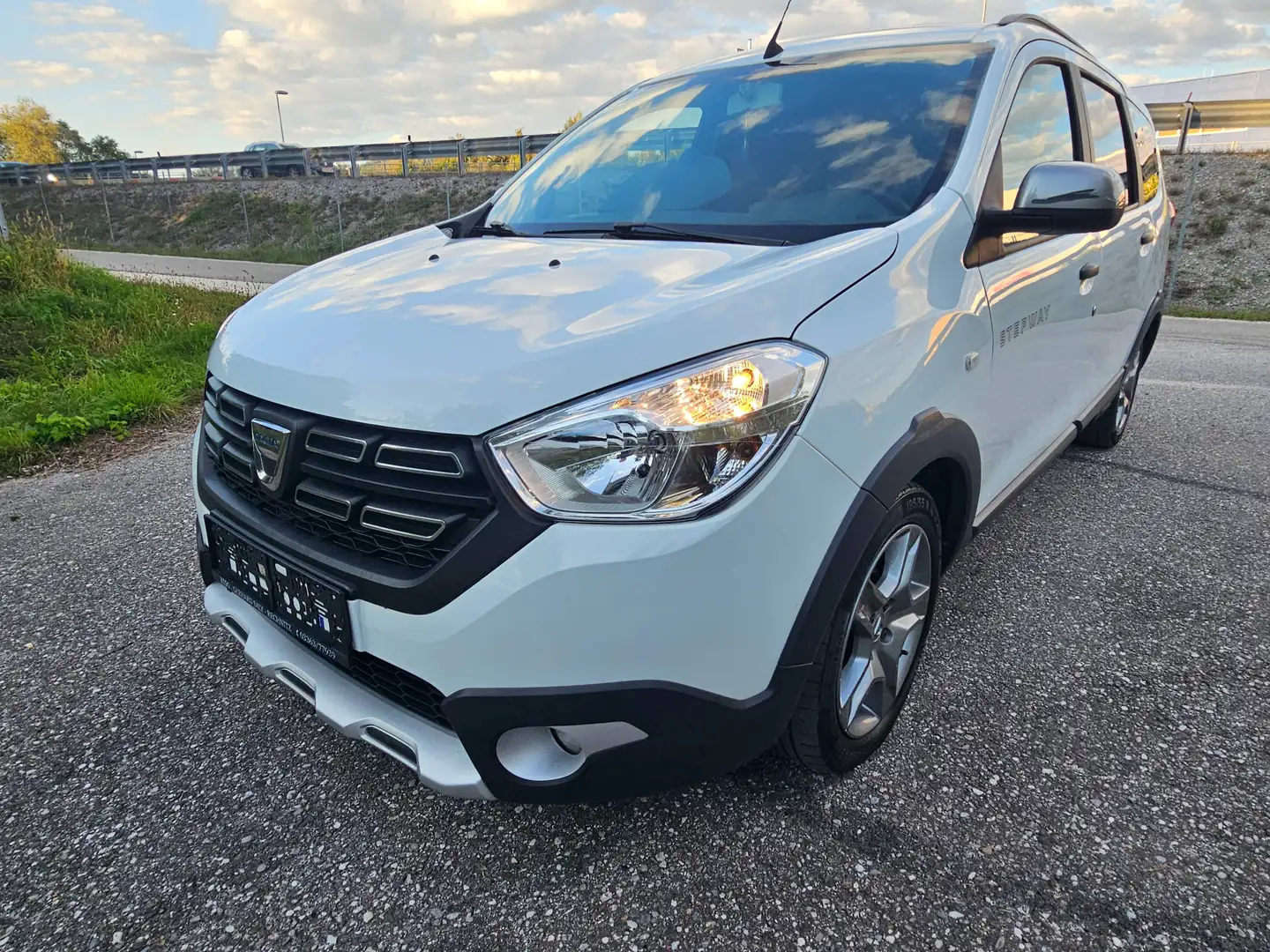 Dacia Lodgy Stepway Weiß - 1