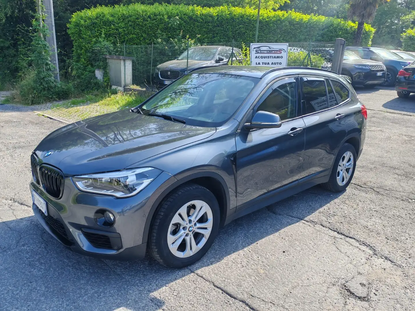 BMW X1 sdrive16d Business my18 (((94000 km))) Gris - 1