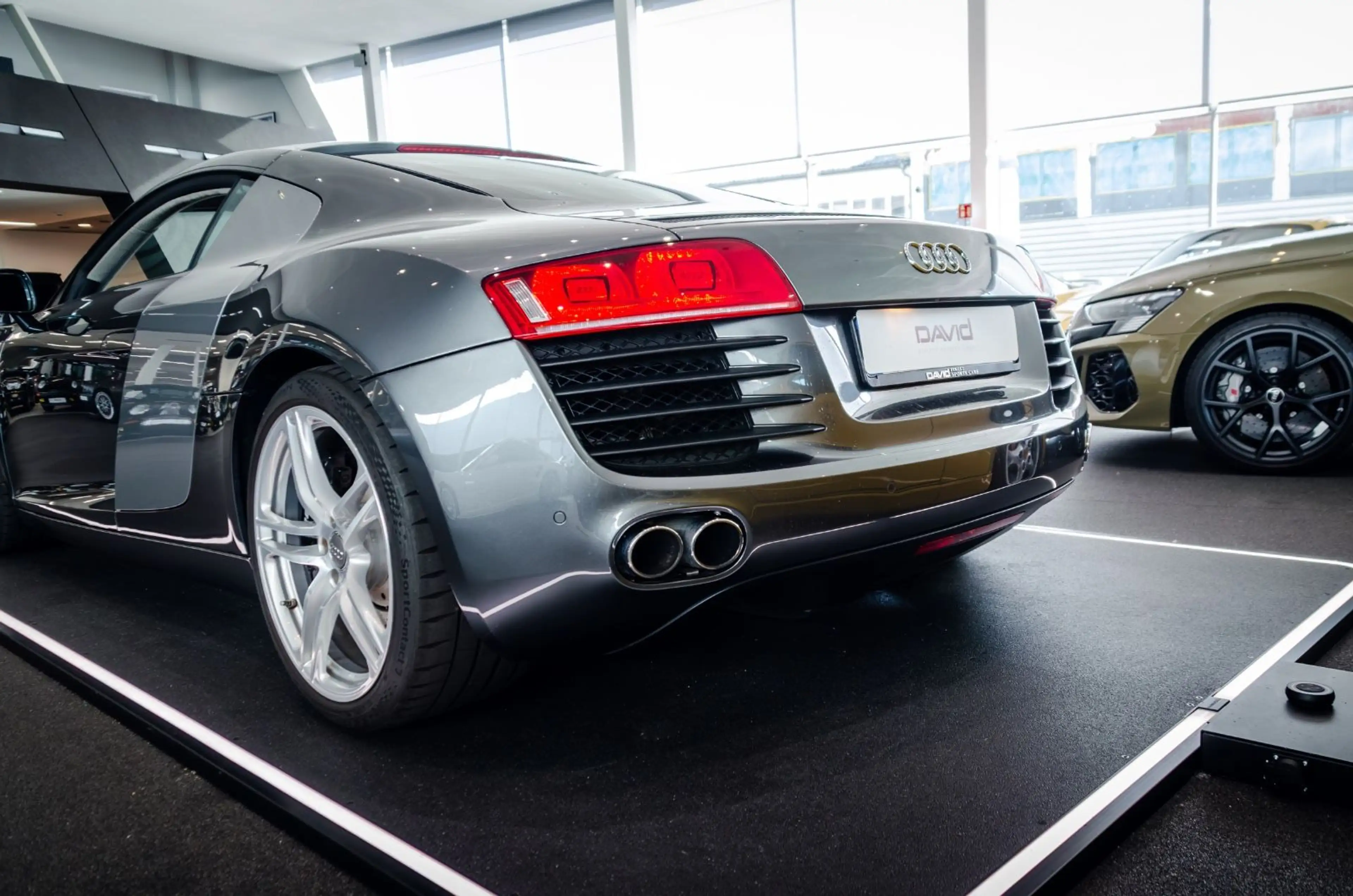 Audi R8 4.2 FSI Quattro *Unfallfrei*Deutsch*B&O* — photo 11