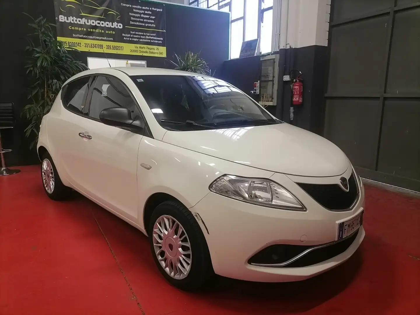 Lancia Ypsilon Ypsilon 1.2 69 CV 5 porte Gold Platinum Blanc - 1