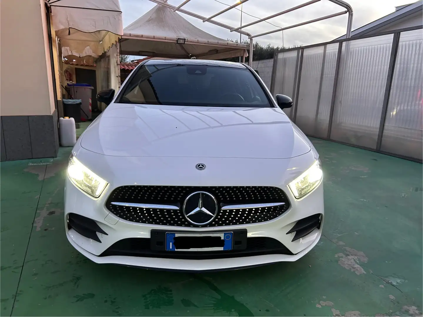 Mercedes-Benz A 180 Premium auto allestimento amg Bianco - 2