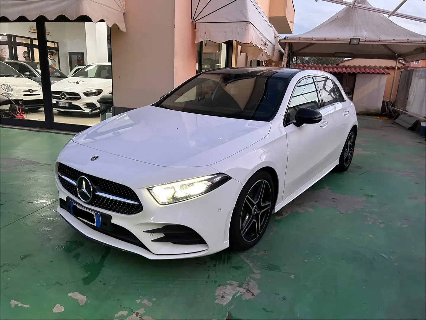 Mercedes-Benz A 180 Premium auto allestimento amg Bianco - 1