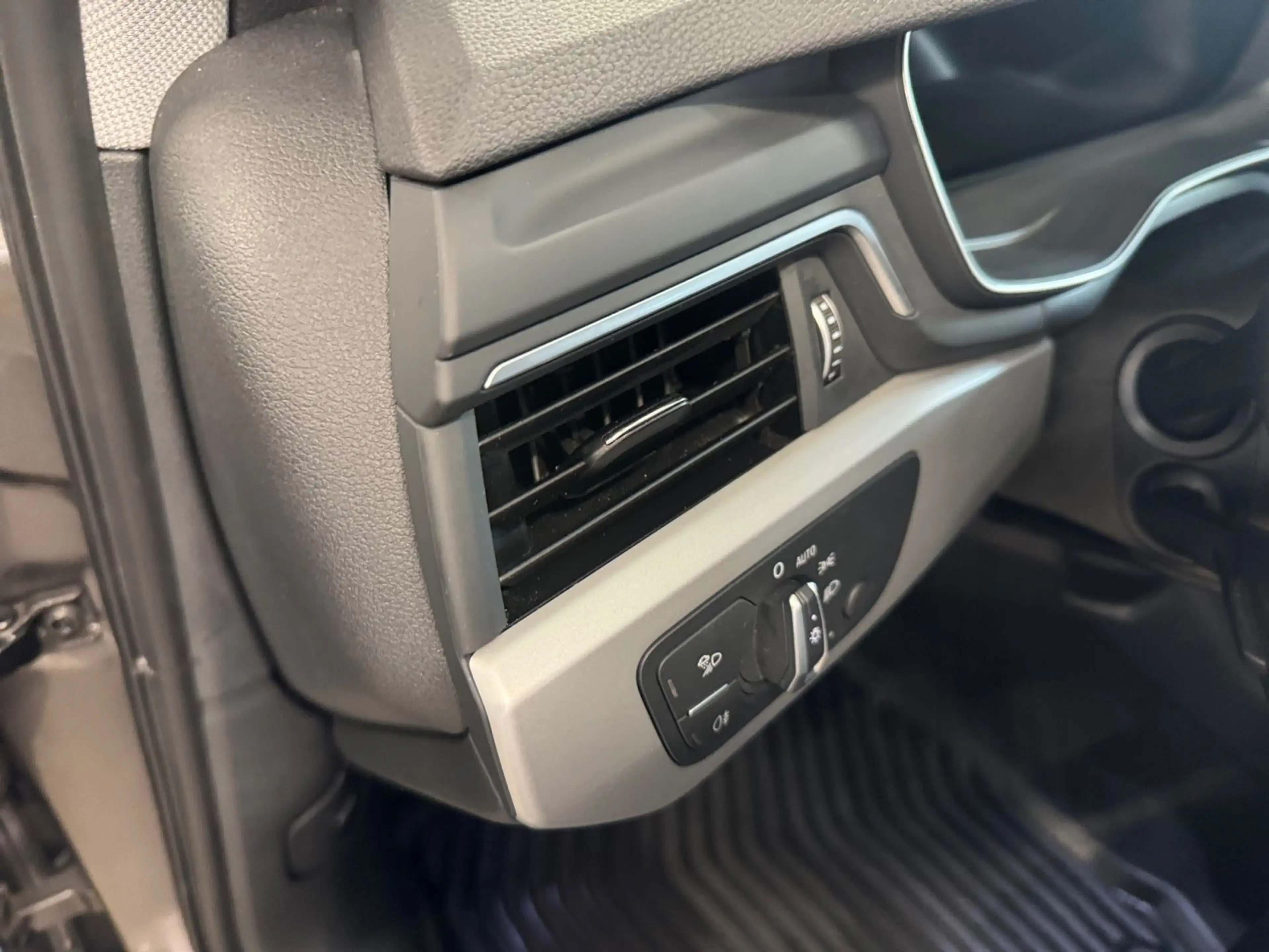 Audi A4 35 TFSI S-TR ADVANCED 5JG+LED+NAVI+ACC — photo 17