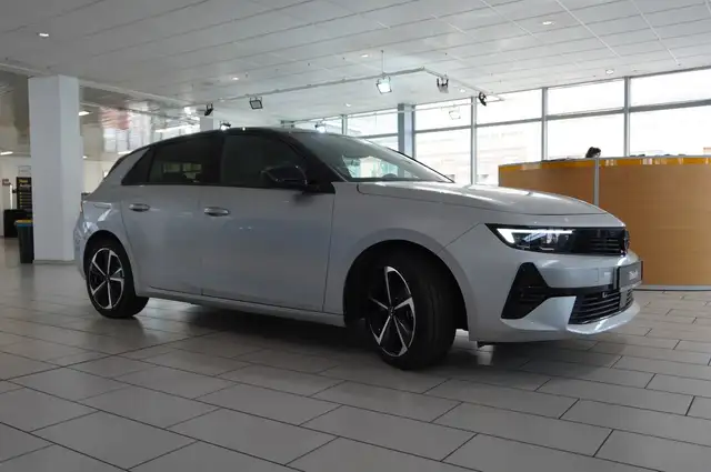 Opel Astra view 7