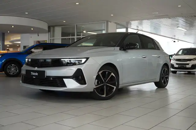 Opel Astra view 3