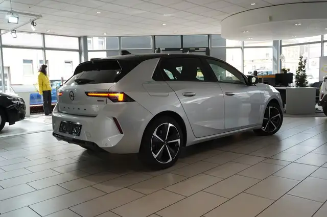 Opel Astra view 9
