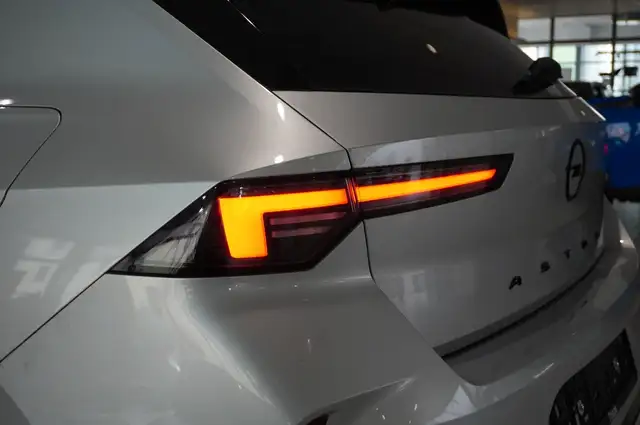 Opel Astra view 11
