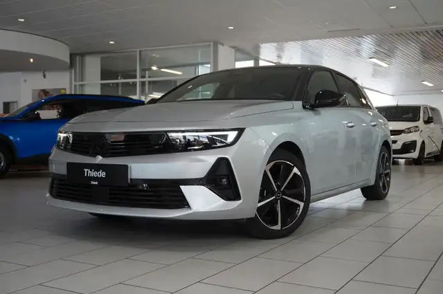 Opel Astra view 4