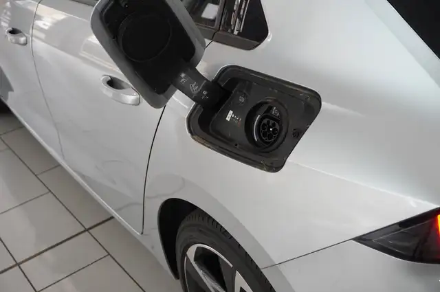 Opel Astra view 12