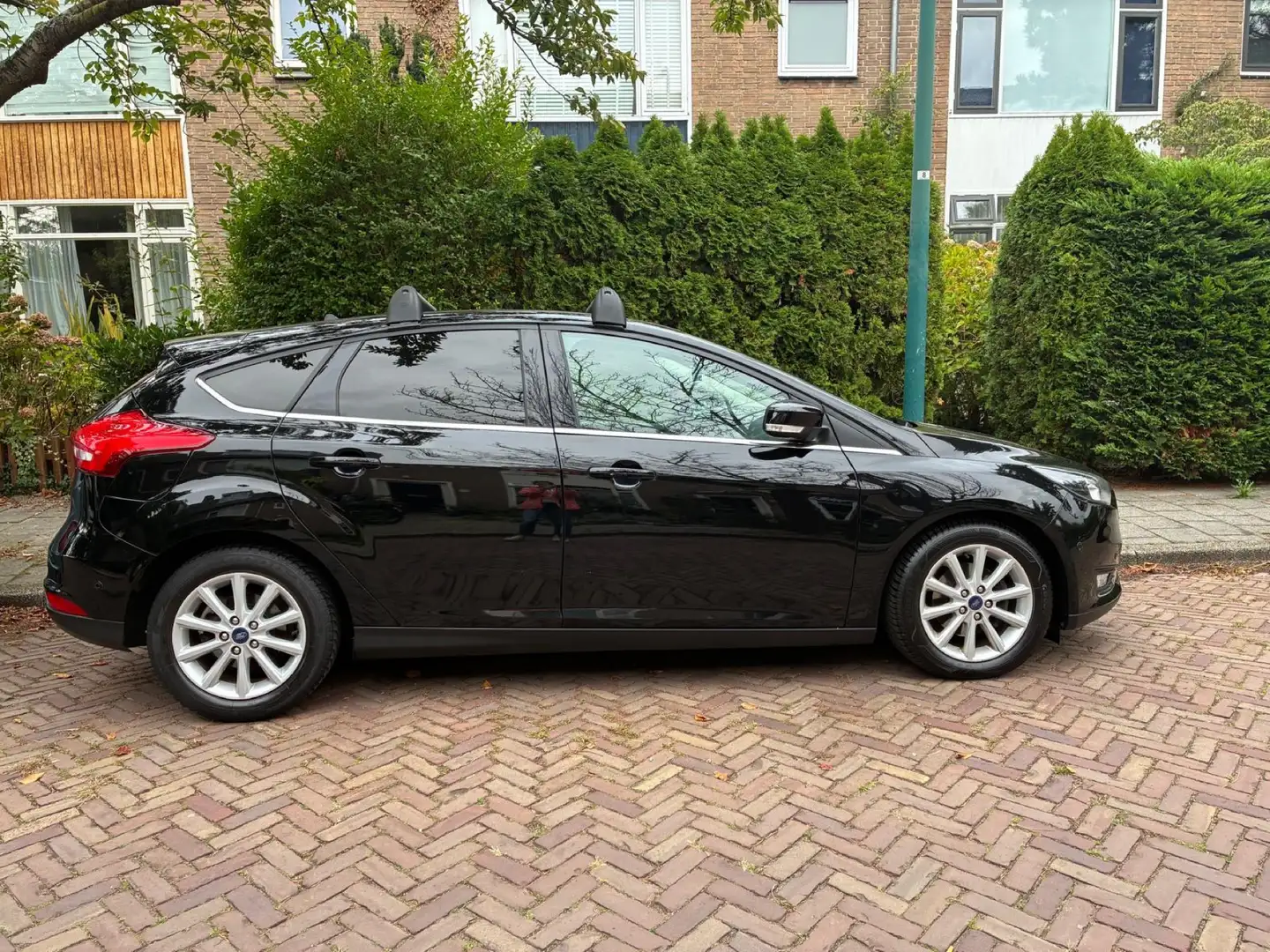 Ford Focus 1.0 EcoBoost Aut. Titanium  FordDealer onderhouden - 2