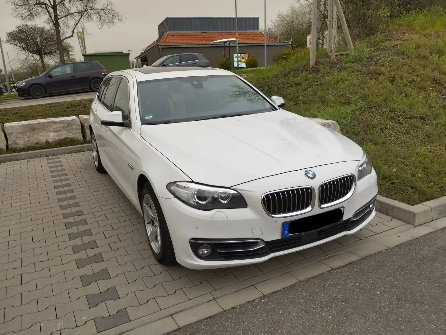 BMW 530 530d Touring Aut. Modern Line Weiß - 1