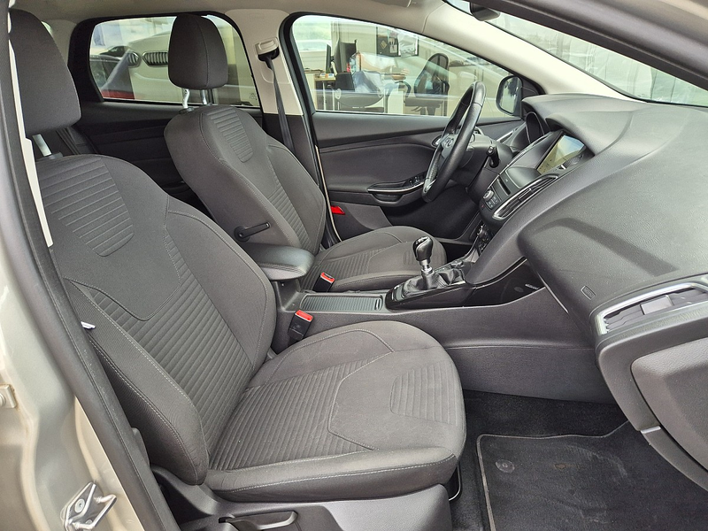 Ford Focus Traveller 1,0 EcoBoost Trend Edition — photo 12