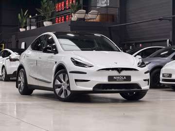 RWD - LOW MILEAGE - HIGHWAY AUTOPILOT