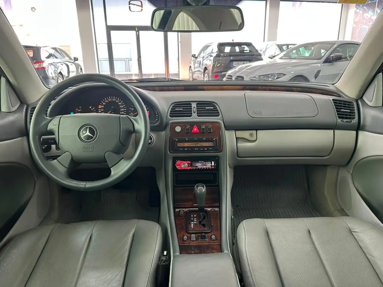 Mercedes-Benz CLK 200 320 Elegance, foto 8