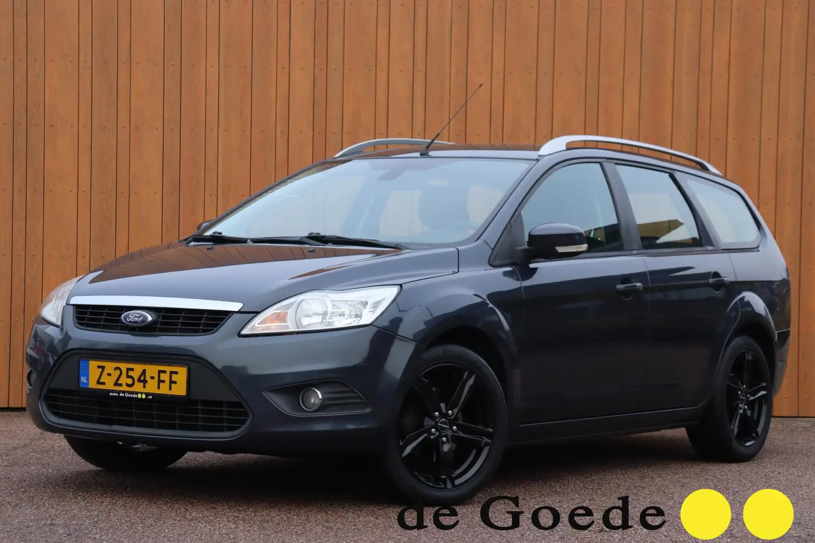 Ford Focus Wagon 1.6 Ghia Gris - 1
