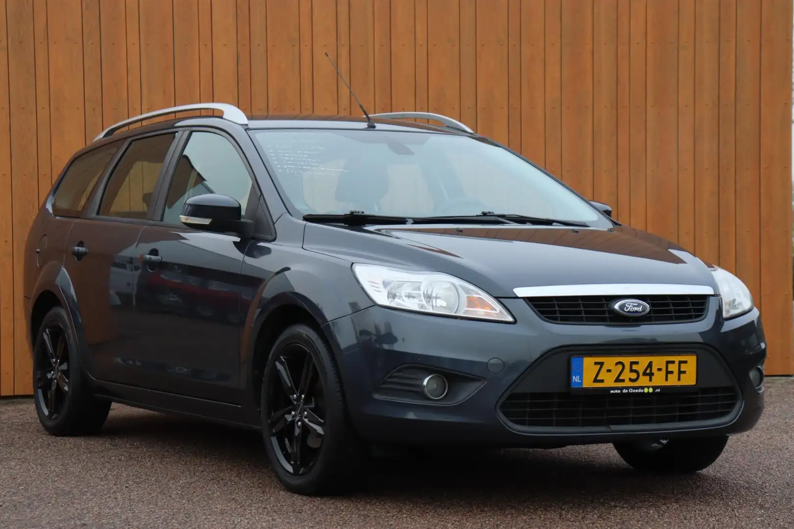 Ford Focus Wagon 1.6 Ghia Gris - 2