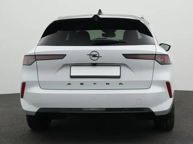 Opel Astra view 4