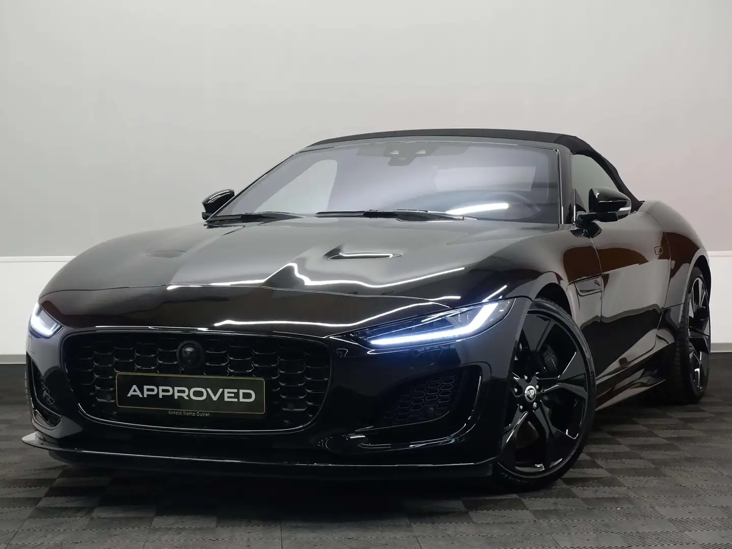 Jaguar F-Type convertible P450 AWD Limited E Black - 1