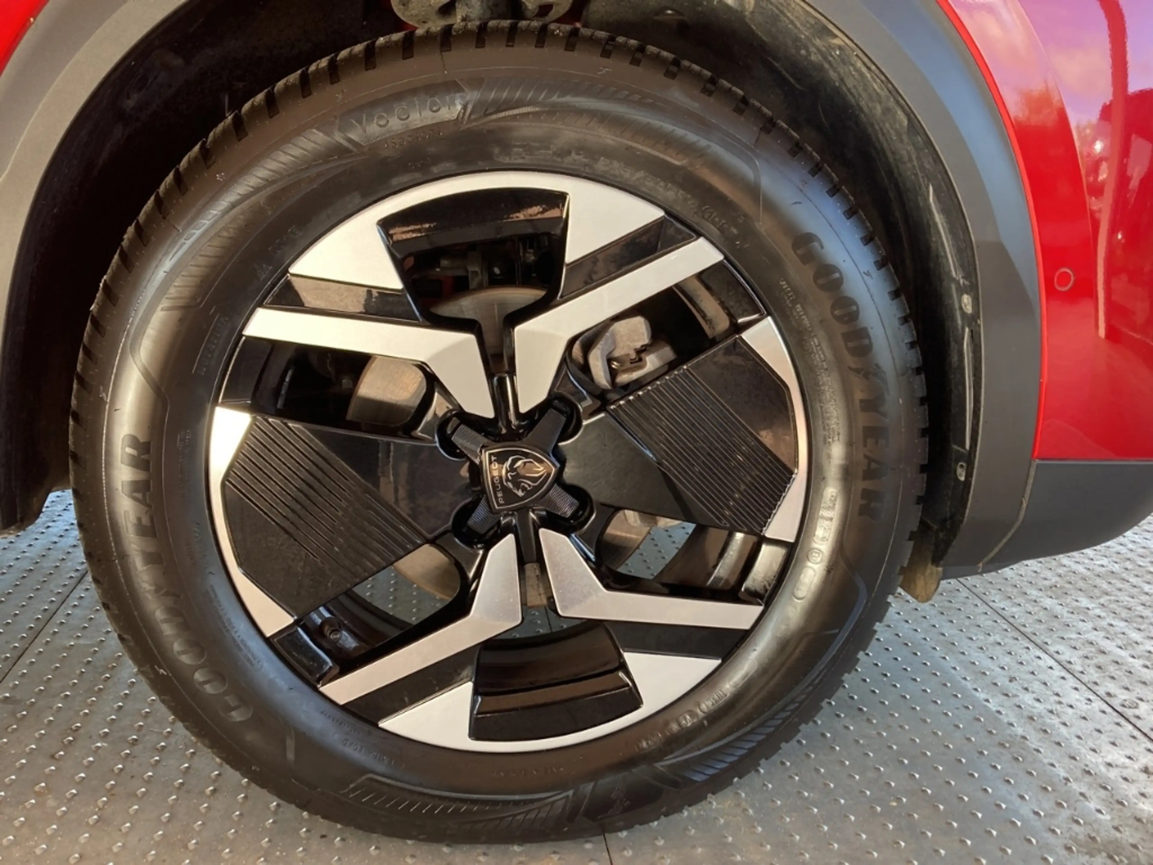 Peugeot 2008 Allure Shz Navi Kamera 360 PDC v+h — photo 11