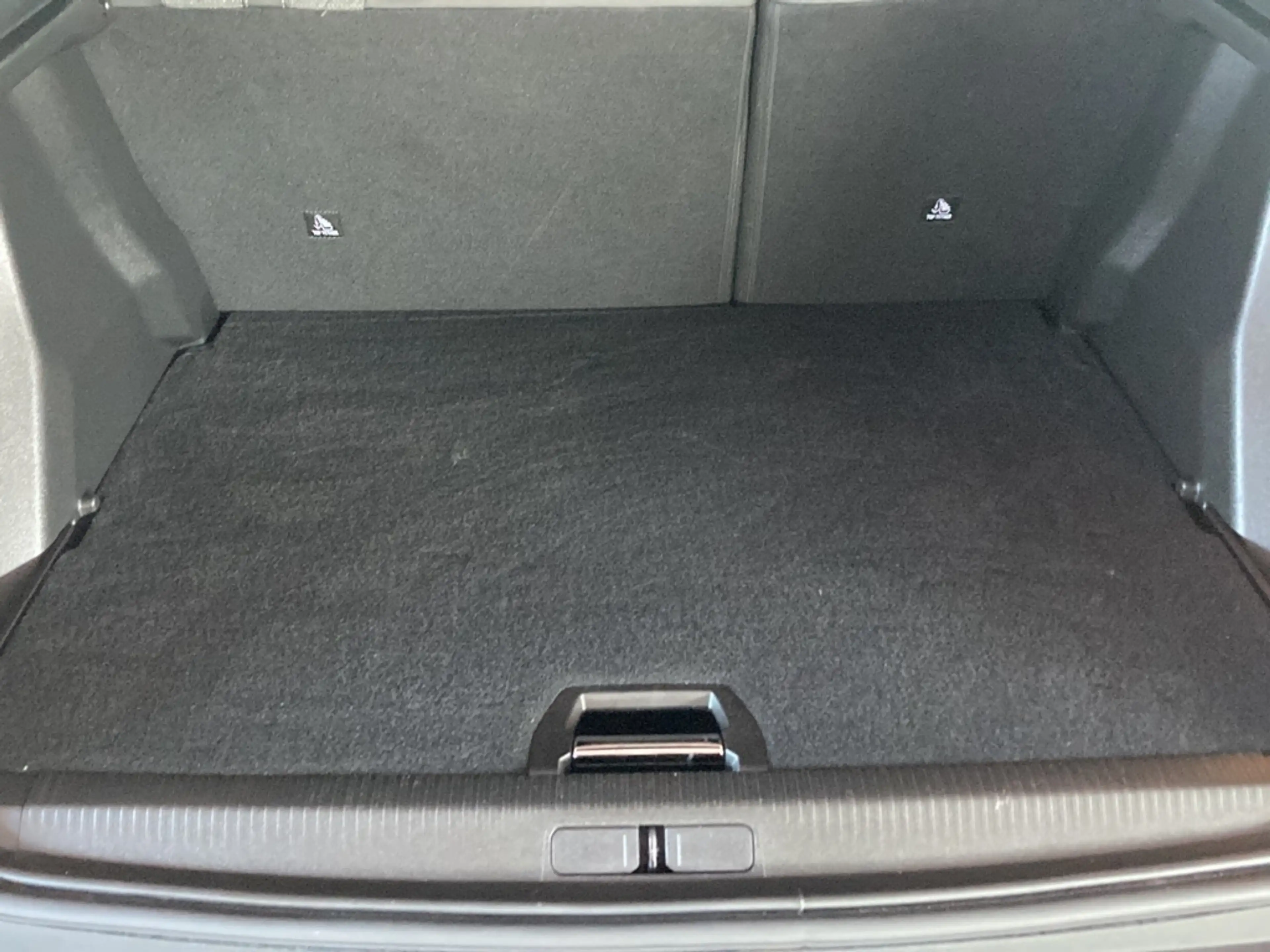 Peugeot 2008 Allure Shz Navi Kamera 360 PDC v+h — photo 6