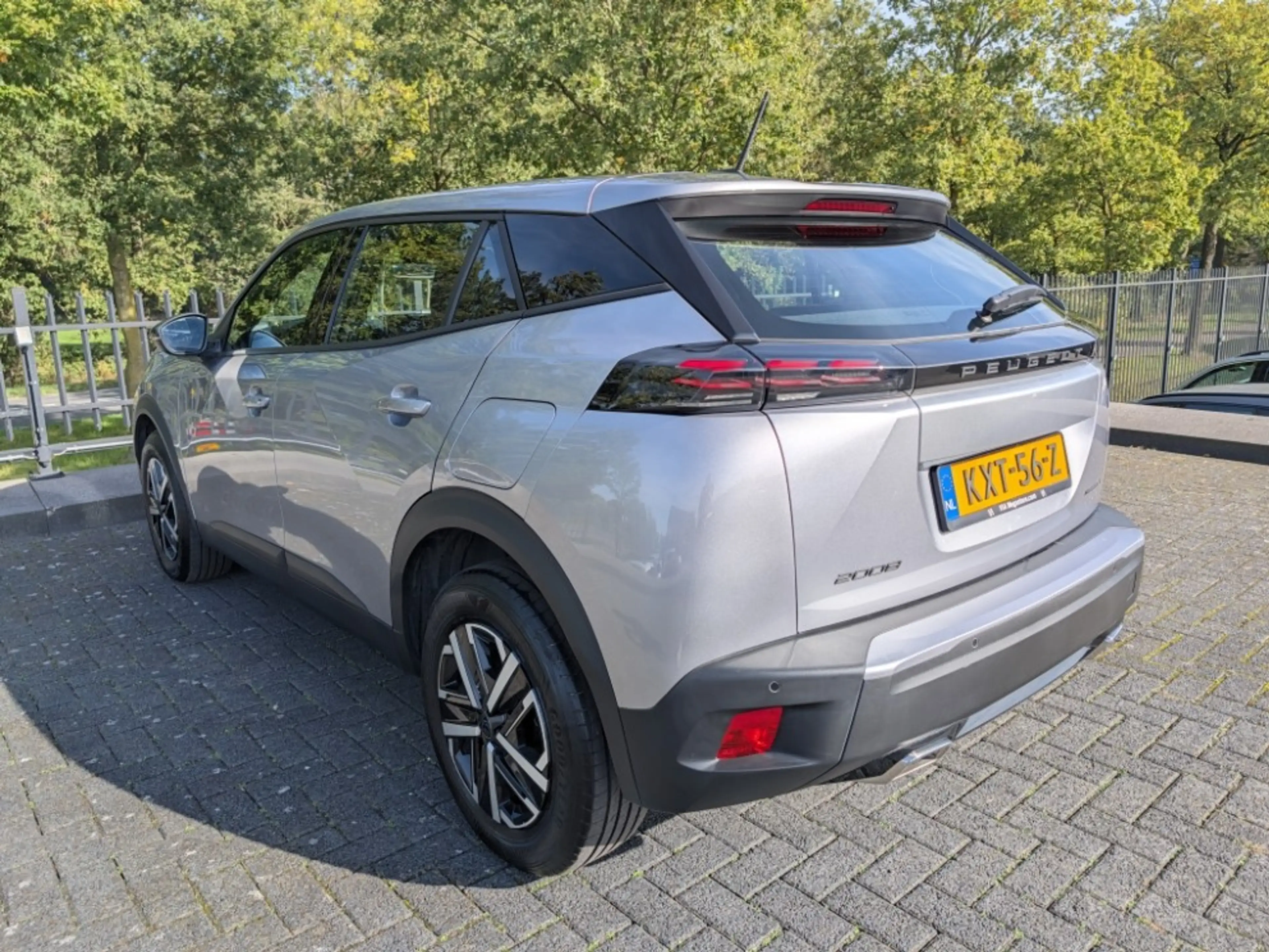 Peugeot 2008 Hybrid Style | 136PK | Carplay | Cruise | LED | PD — photo 9