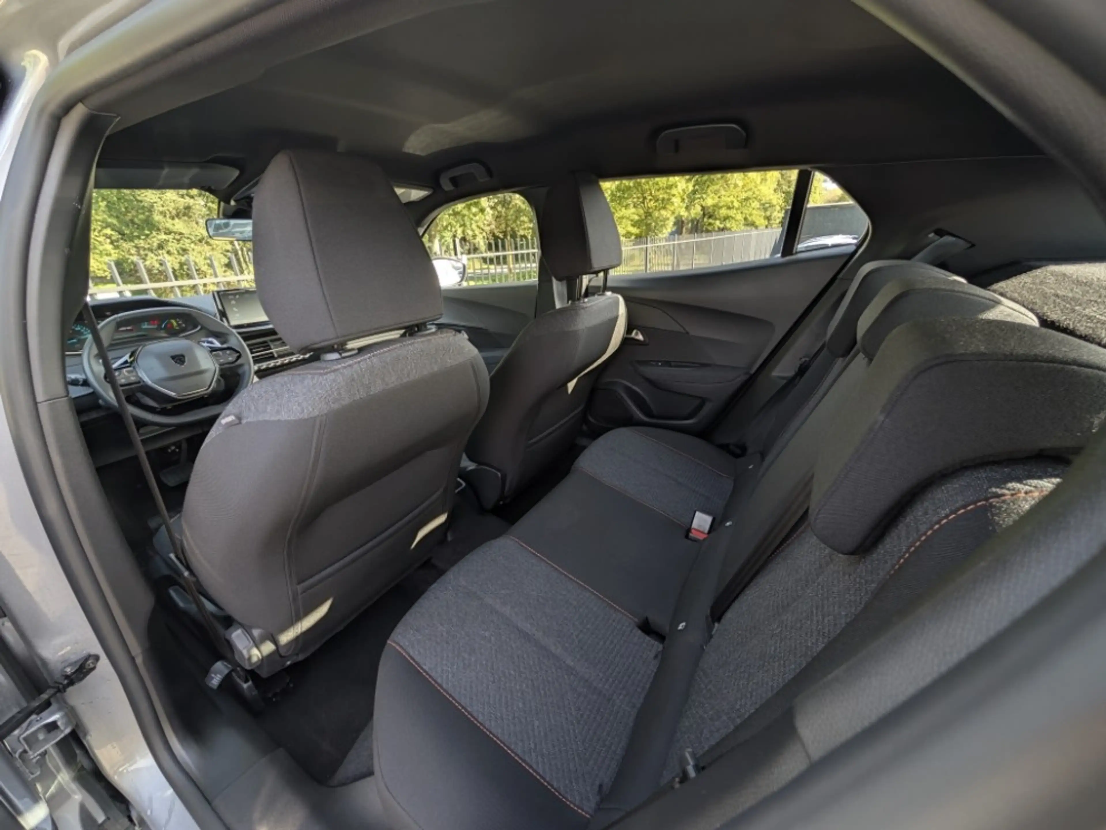 Peugeot 2008 Hybrid Style | 136PK | Carplay | Cruise | LED | PD — photo 15