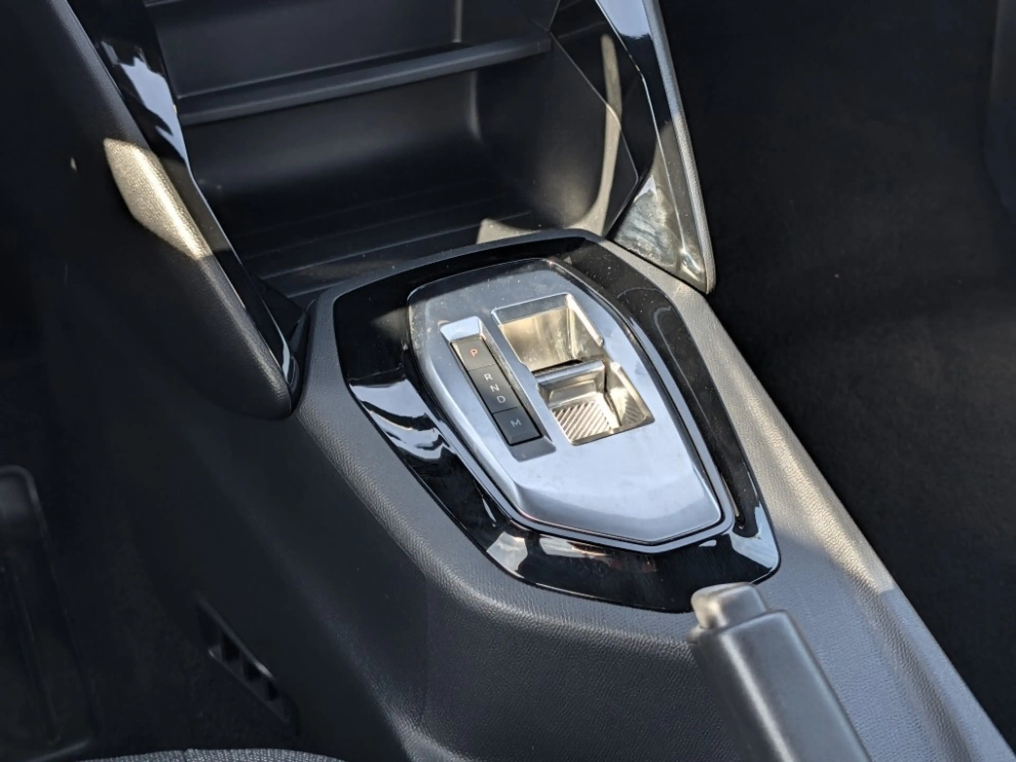 Peugeot 2008 Hybrid Style | 136PK | Carplay | Cruise | LED | PD — photo 7