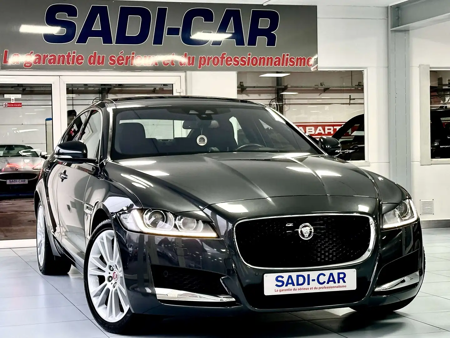 Jaguar XF 3.0 D 300cv V6 - PACKSPORT - FULL OPTIONS Gris - 1