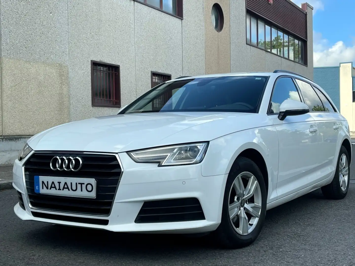 Audi A4 Avant 2.0TDI Advanced edition 110kW Weiß - 1