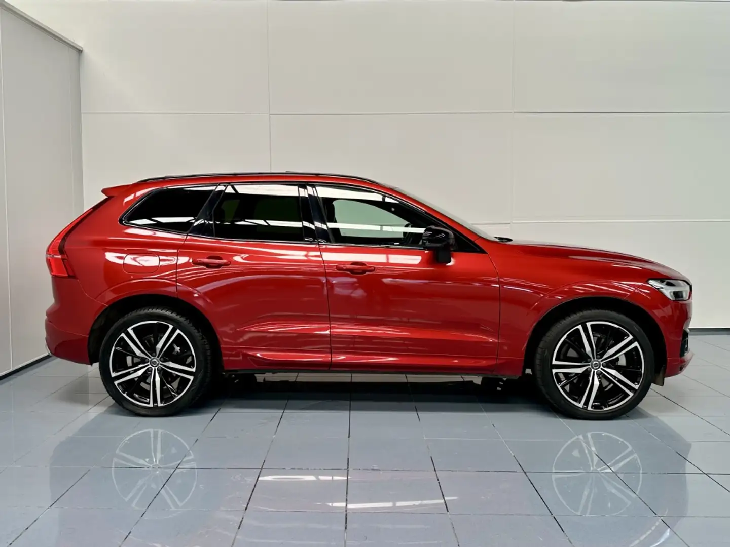 Volvo XC60 T6 Recharge R-Design Rojo - 2
