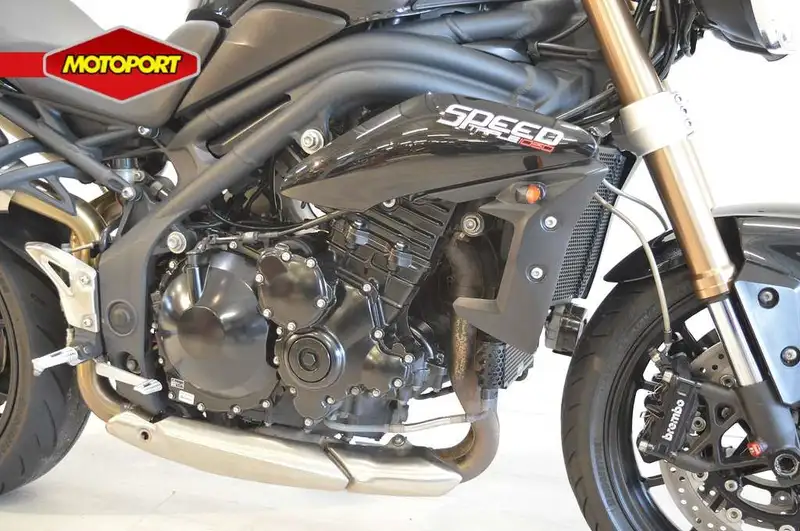 Triumph Speed Triple 1050 - foto 7
