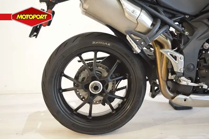 Triumph Speed Triple 1050 - foto 8