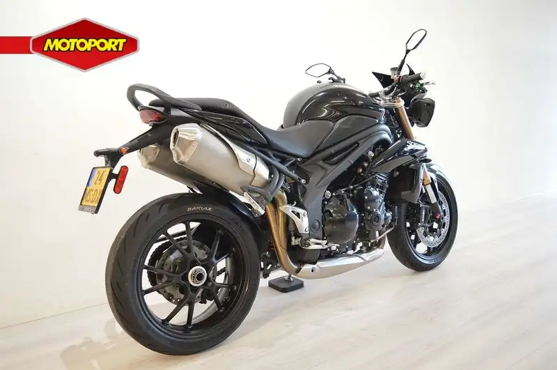Triumph Speed Triple 1050 - foto 3
