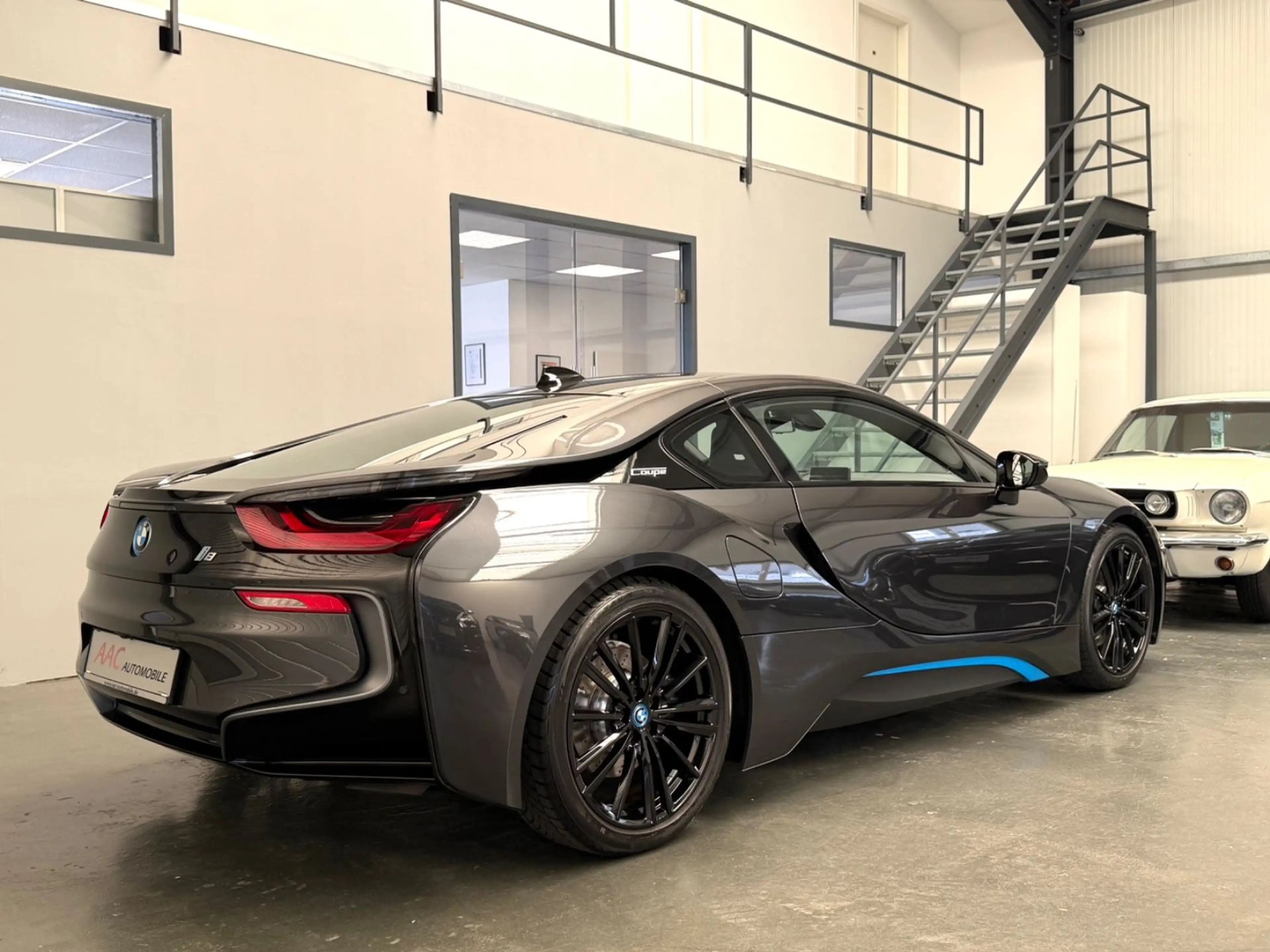 BMW i8 Coupe/Navi/Cam/Vollleder/Standheizung/360° — photo 6