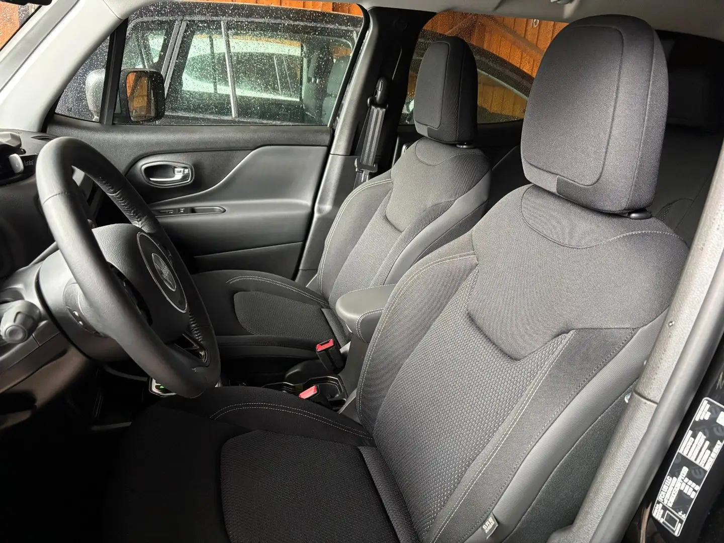 Jeep Renegade 1.5 Mild-Hybrid S, LED, Navi, W-Paket Schwarz - 2