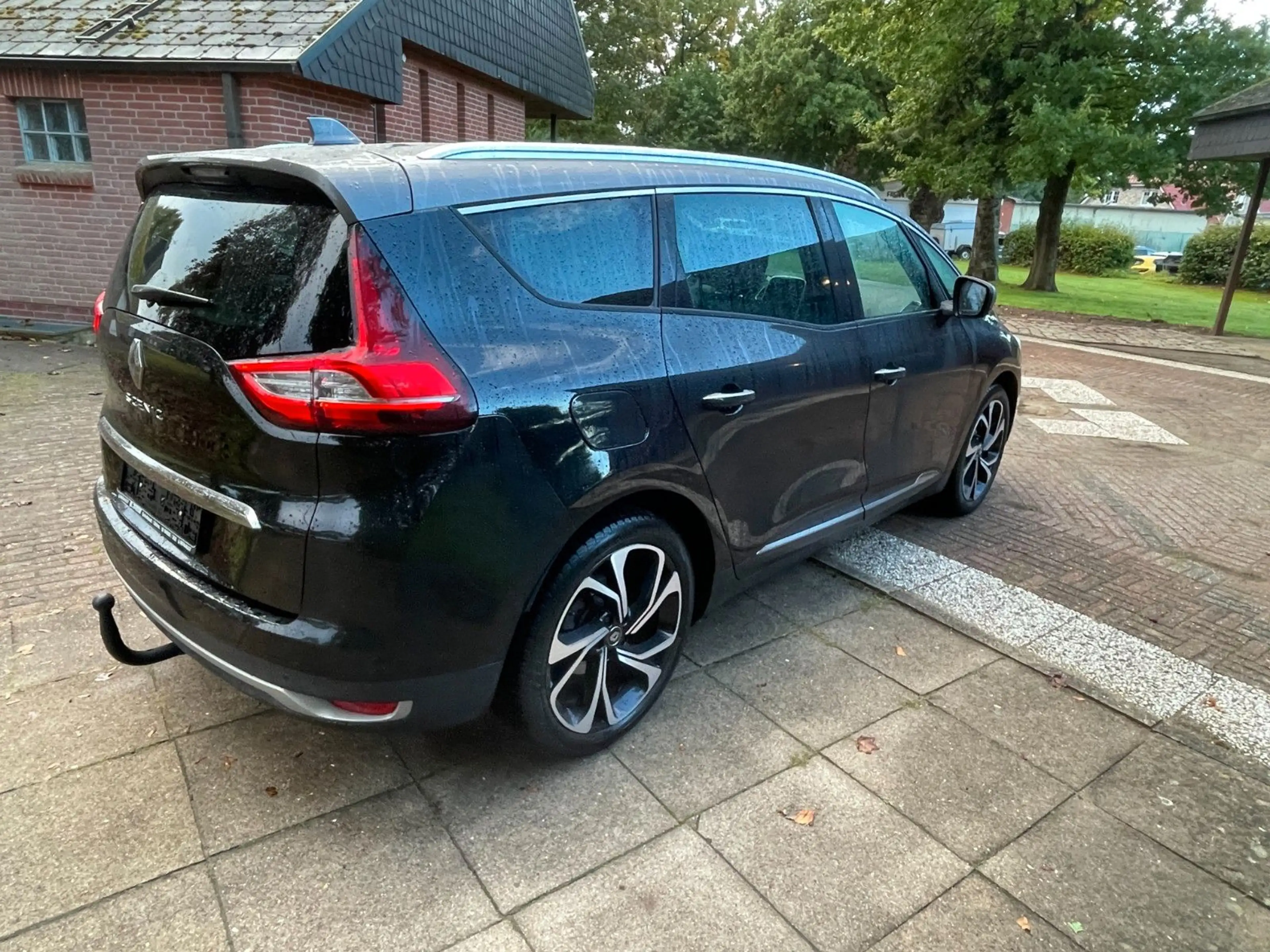 Renault Grand Scenic IV  Executive — photo 10