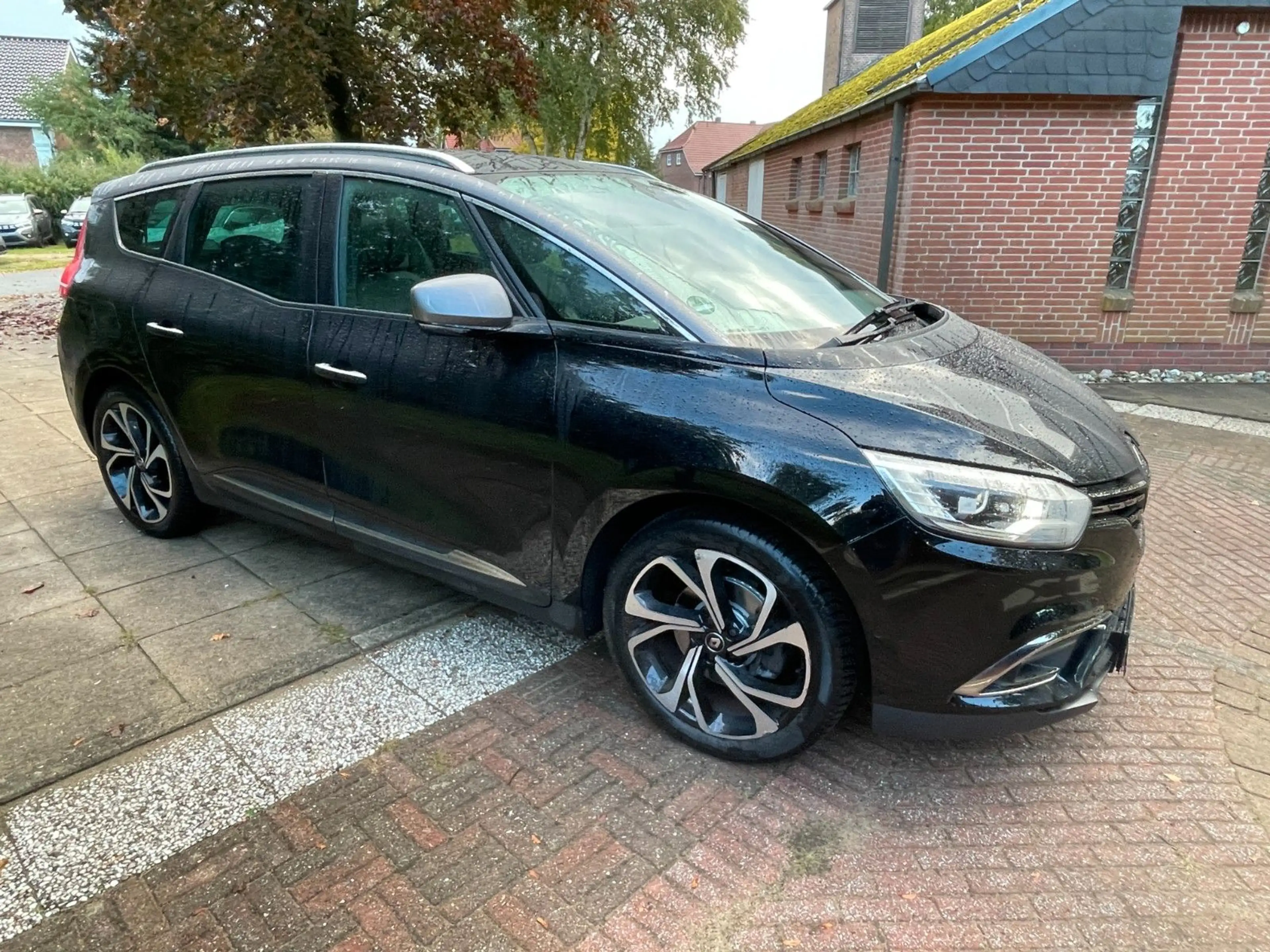 Renault Grand Scenic IV  Executive — photo 12