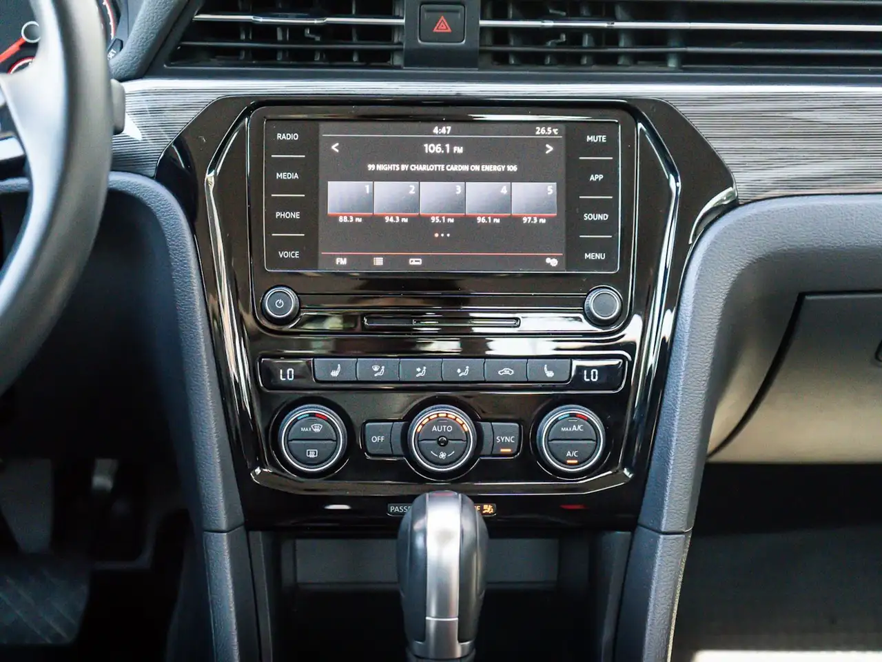 Volkswagen Passat photo Volkswagen Passat