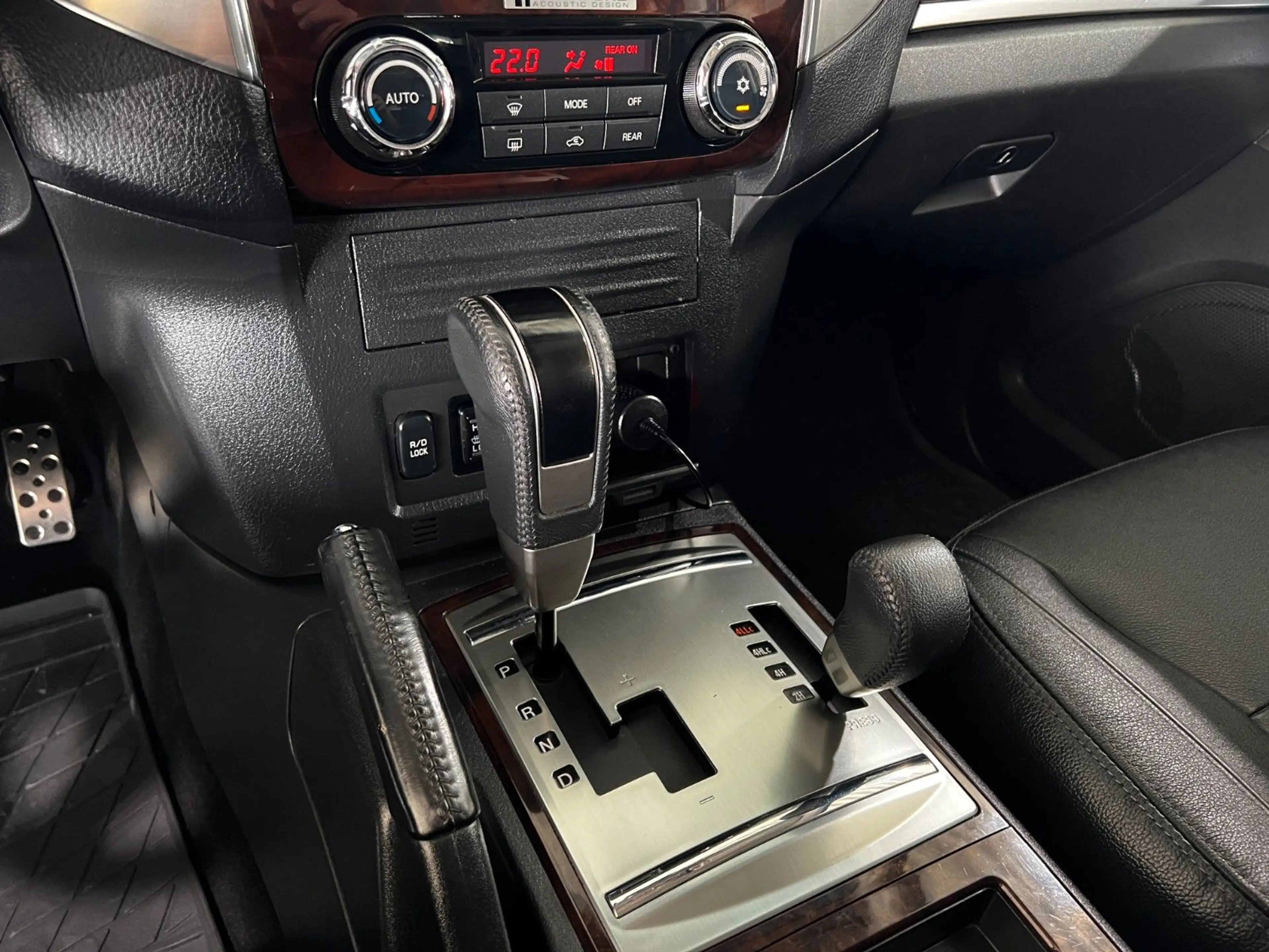 Mitsubishi Pajero 3.2 DI-D AWD | GSD | KAMERA | AHK | 7SITZ — photo 16