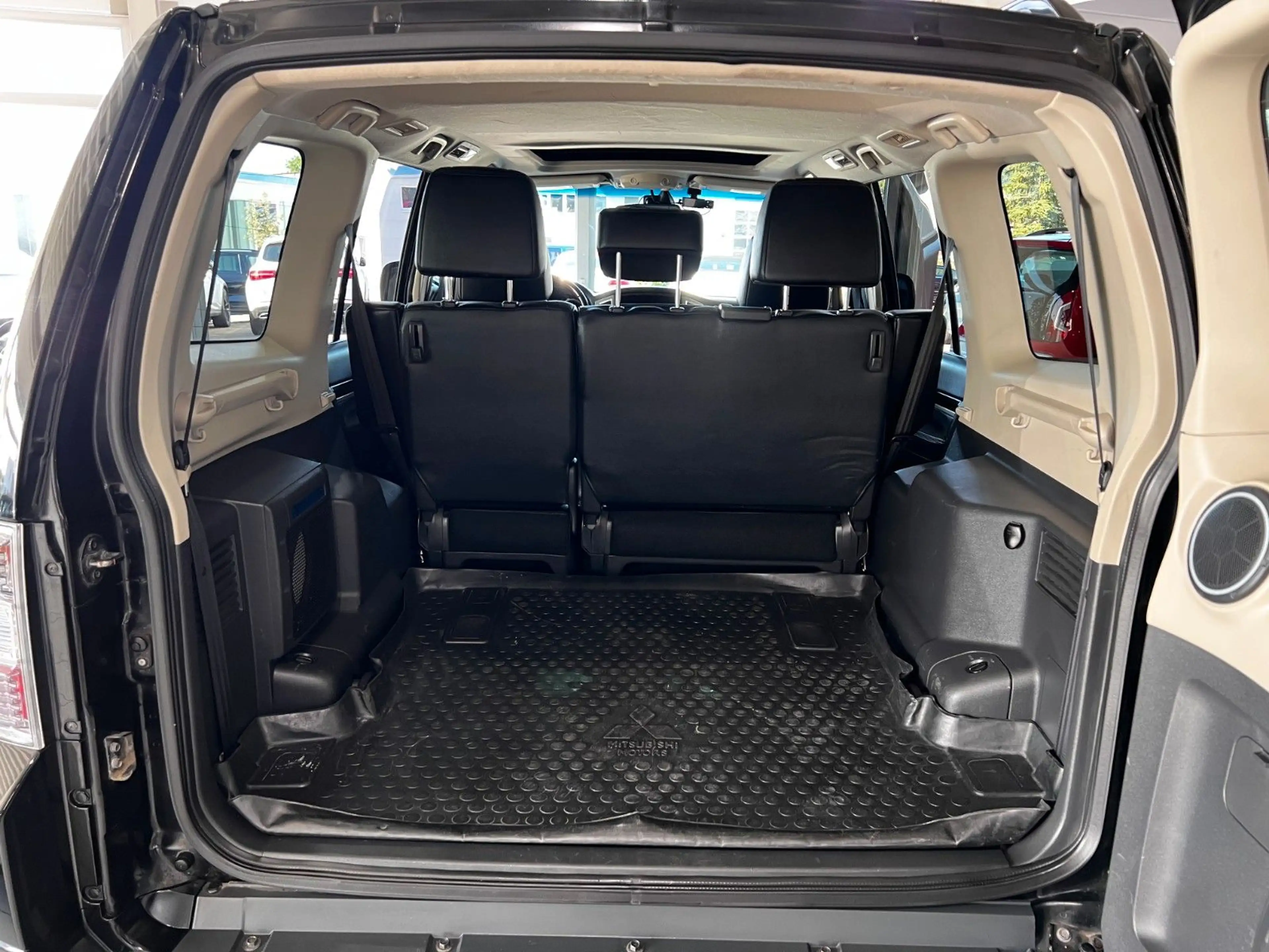 Mitsubishi Pajero 3.2 DI-D AWD | GSD | KAMERA | AHK | 7SITZ — photo 24