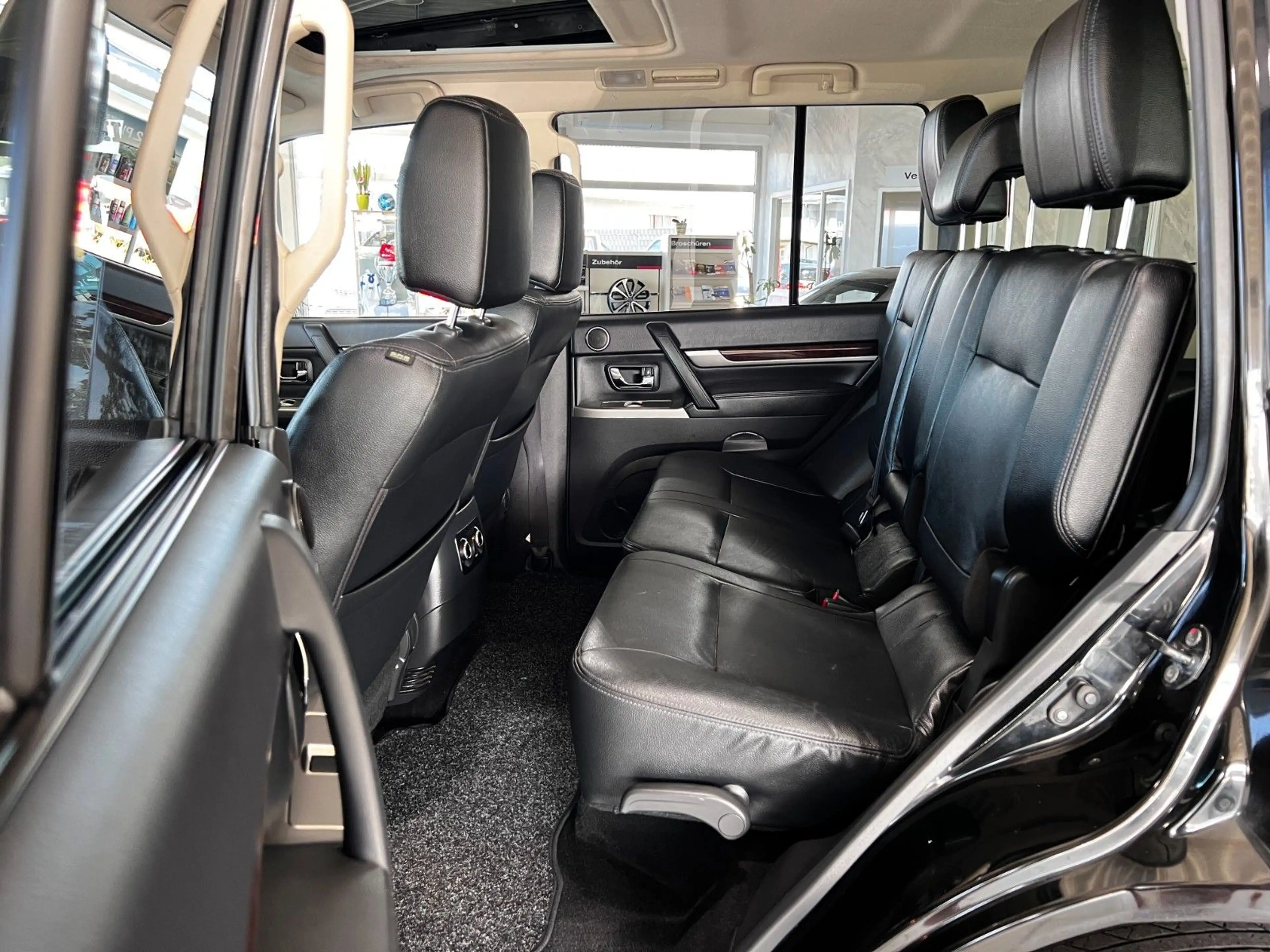 Mitsubishi Pajero 3.2 DI-D AWD | GSD | KAMERA | AHK | 7SITZ — photo 22