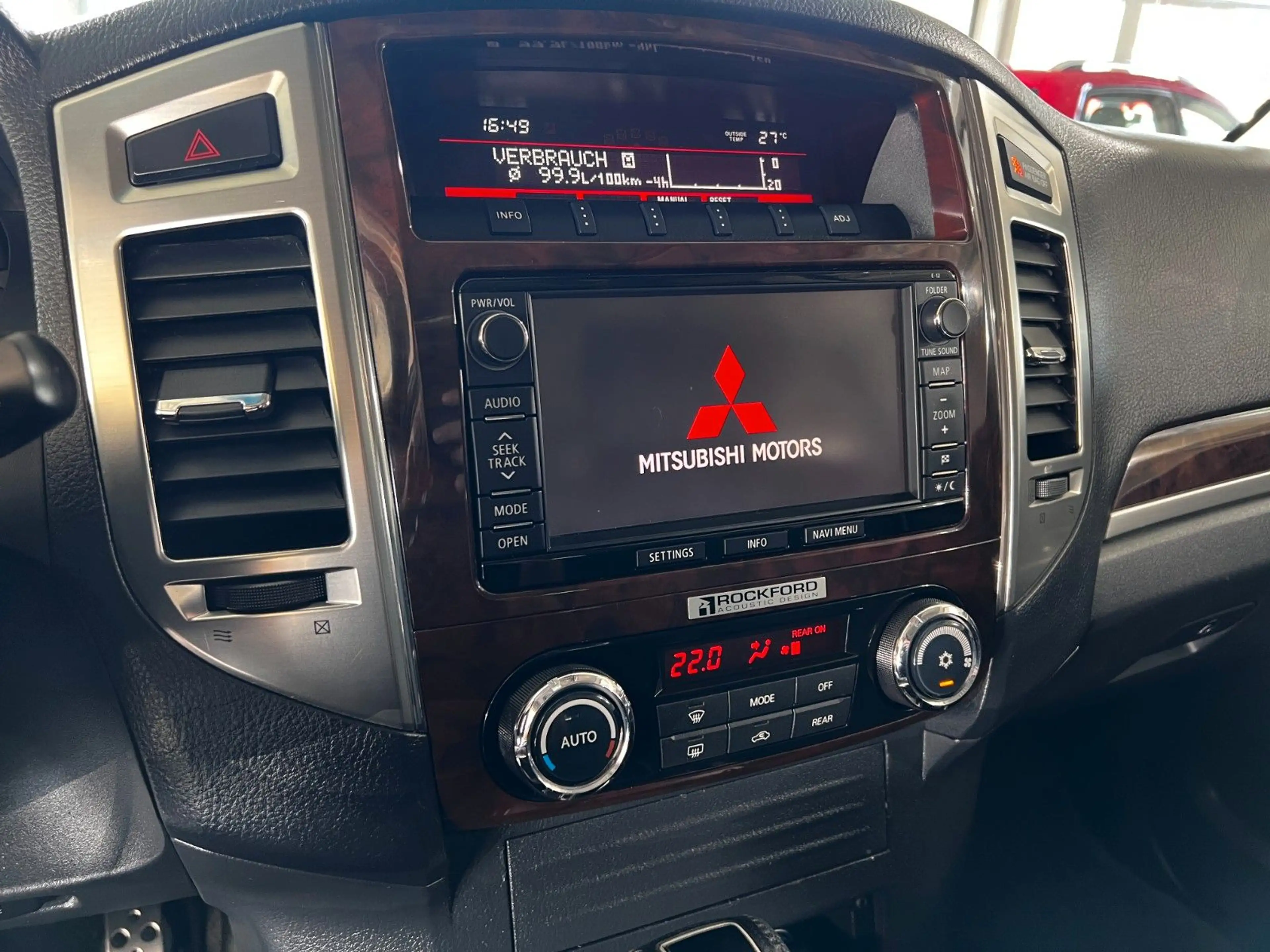Mitsubishi Pajero 3.2 DI-D AWD | GSD | KAMERA | AHK | 7SITZ — photo 13