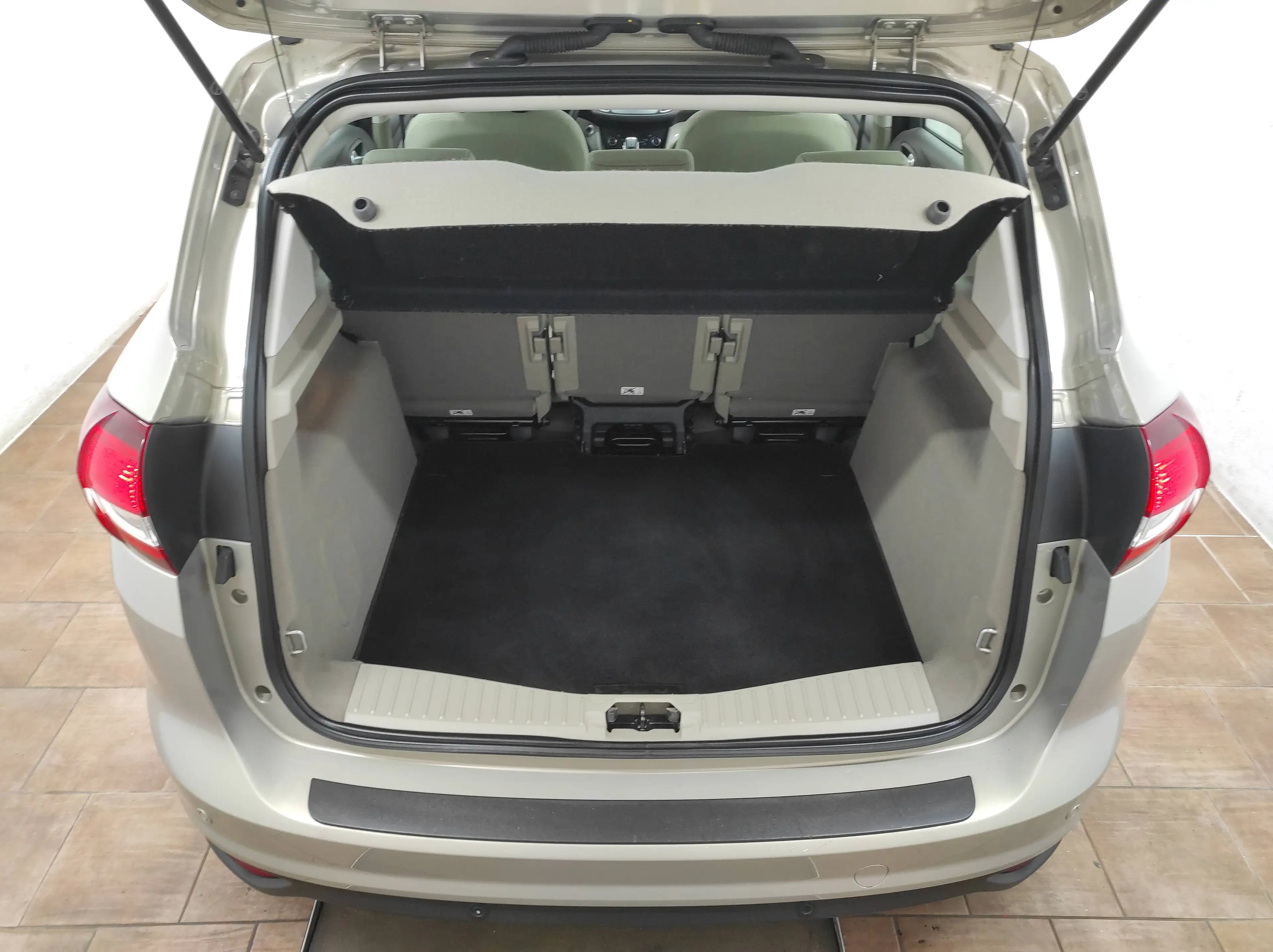 Ford C-Max 1.5 EURO-6 AUTOMATIK KLIMAA PDC TEMP USB BC START+STOP LED SHZ+LENKRAD TITANIUM — photo 14