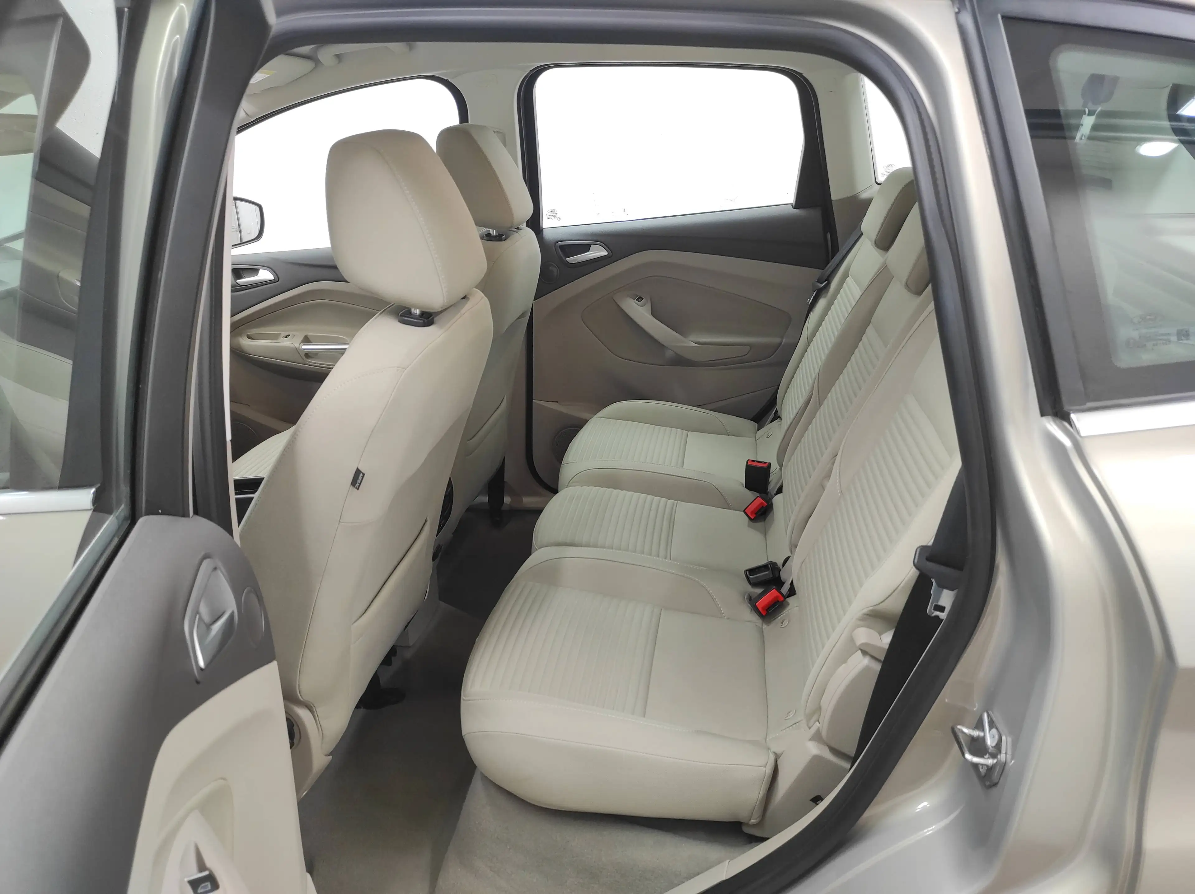 Ford C-Max 1.5 EURO-6 AUTOMATIK KLIMAA PDC TEMP USB BC START+STOP LED SHZ+LENKRAD TITANIUM — photo 11