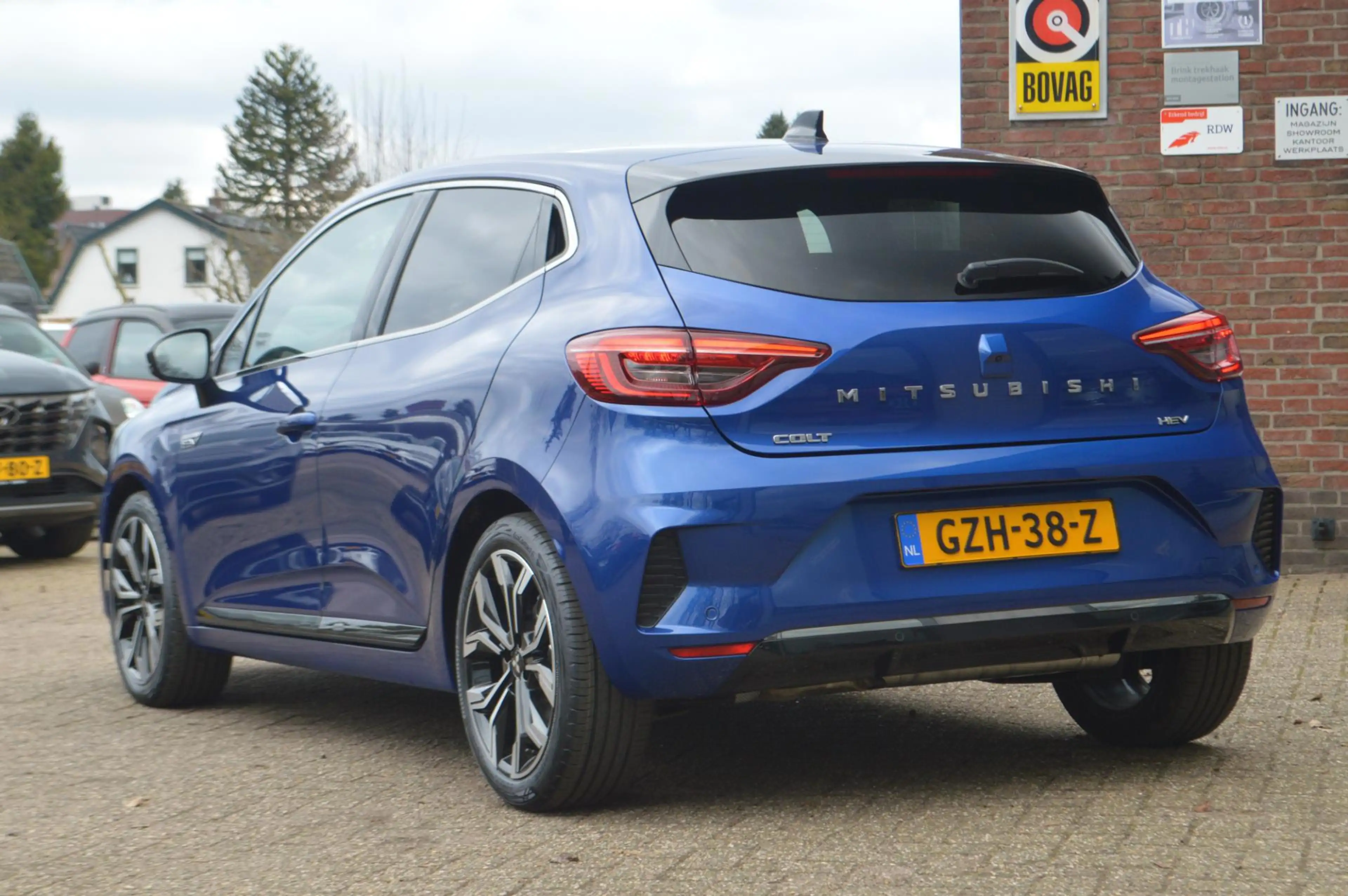 Mitsubishi Colt 1.6 HEV Intense+ Automaat — photo 9