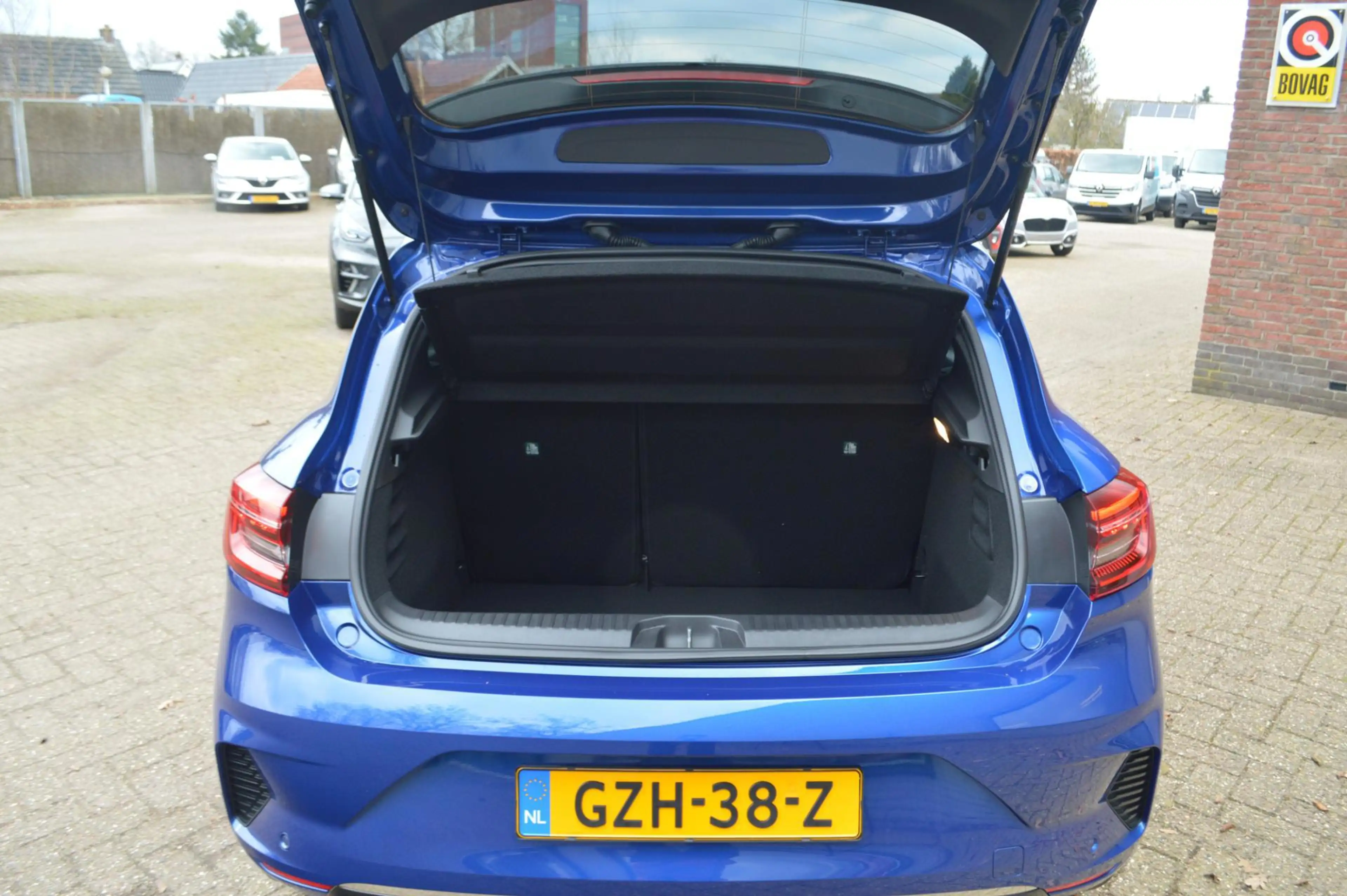 Mitsubishi Colt 1.6 HEV Intense+ Automaat — photo 12