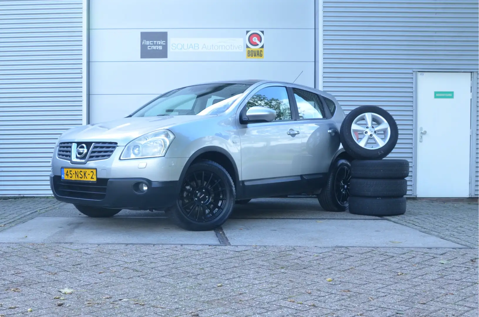 Nissan Qashqai 2.0 Acenta 4WD Extra set winterwielen, Pano, BTW A Gris - 1