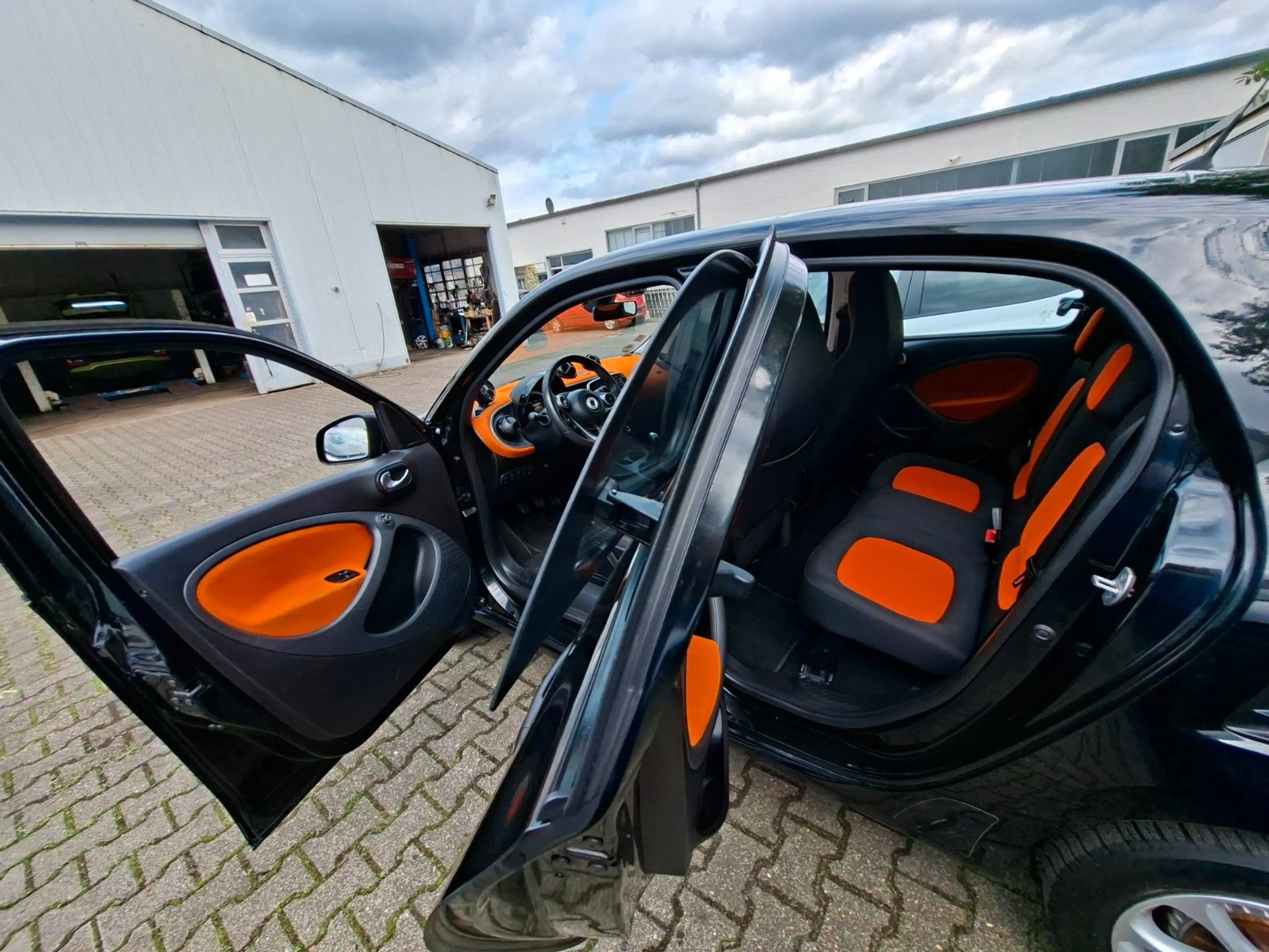 smart forFour forfour Passion 52 kW Klima Sitzhzg Pano — photo 9