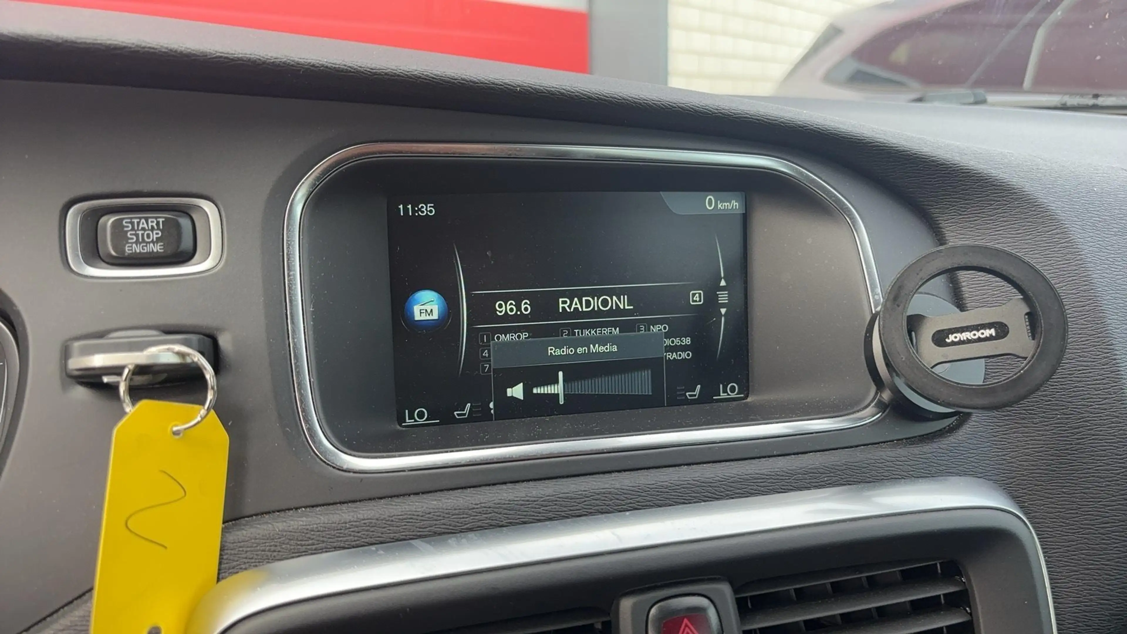 Volvo V40 2.0 D2 Nordic+ NWE D-RIEM / TREKHAAK / STANDKACHEL — photo 9